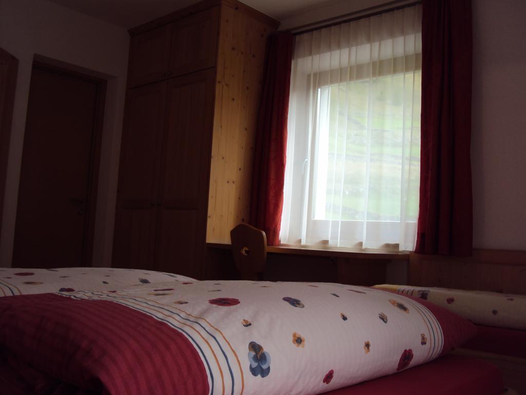 Haus Fliri Hotel Curon Venosta Bilik gambar